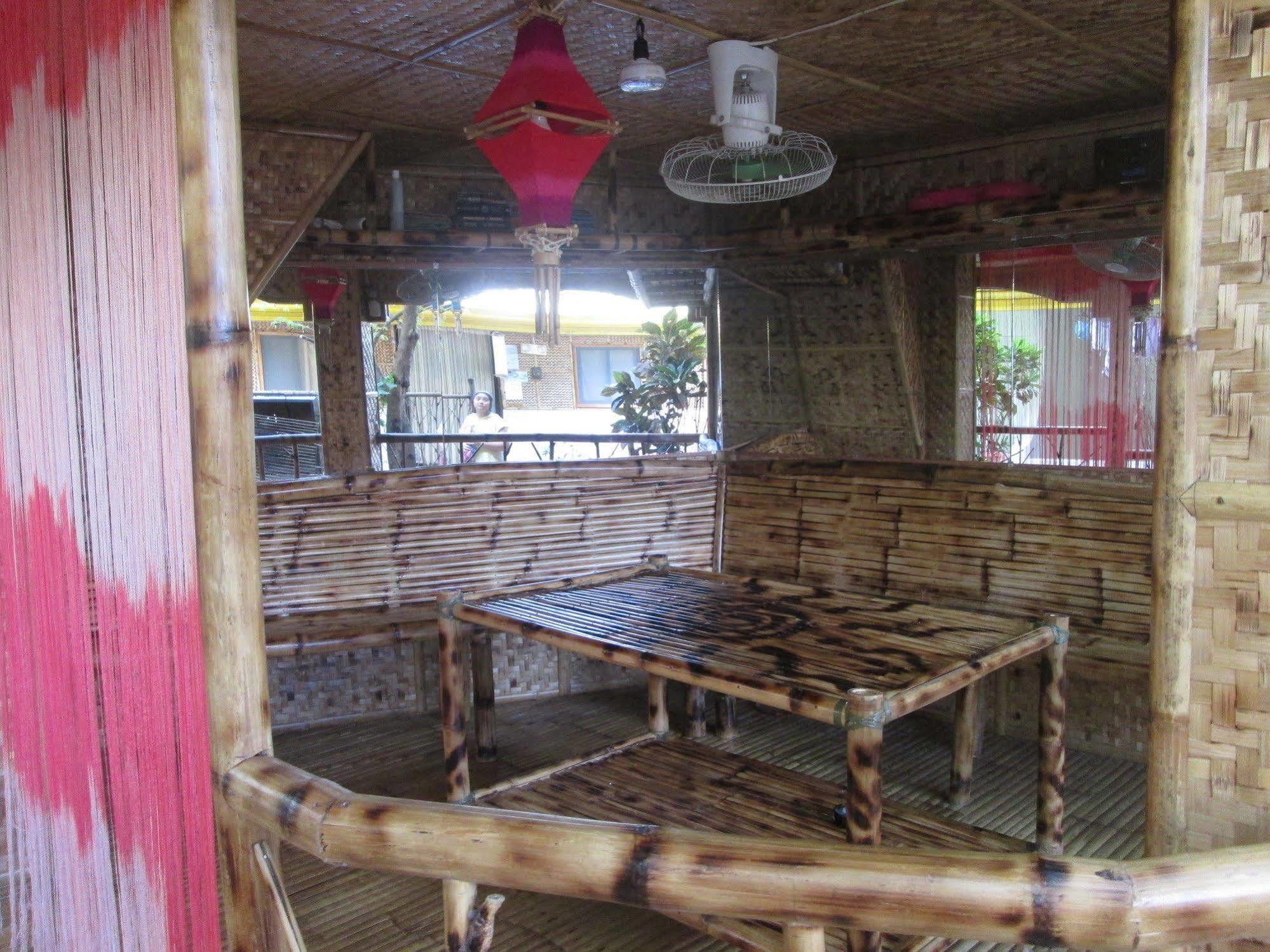 Bambooze Hauz Hotel Balabag  Kültér fotó